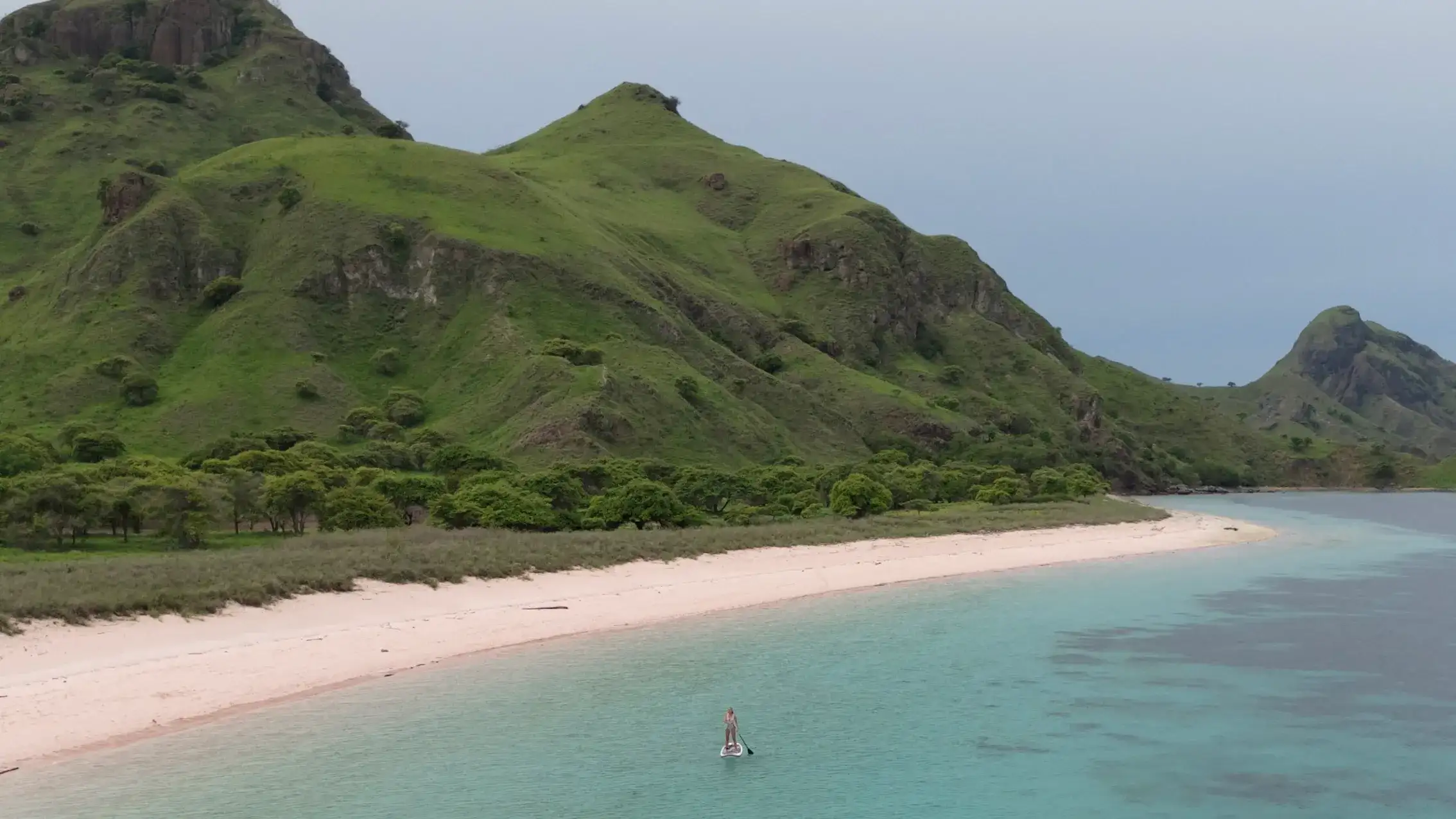 Looking for a Photographer at Long Beach Labuan Bajo? Here Are the Tips, Prices & Recommendations!