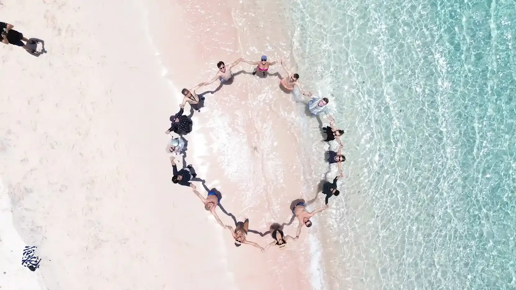 Paket dokumentasi liburan di Pink Beach | Labuan Bajo Productions
