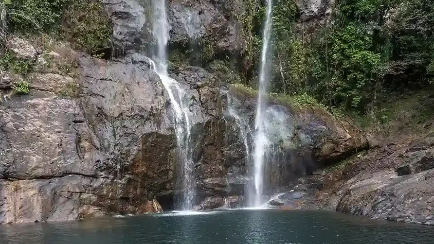 Fotografer di Air Terjun Cunca Rami | Labuan Bajo Productions