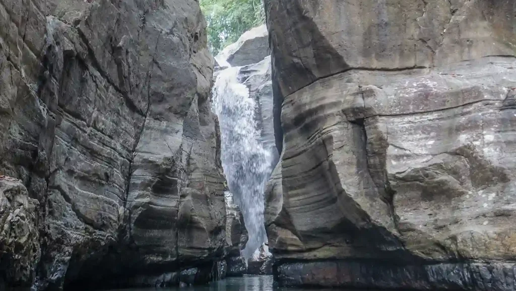 Fotografer di Air Terjun Cunca Wulang | Labuan Bajo Productions