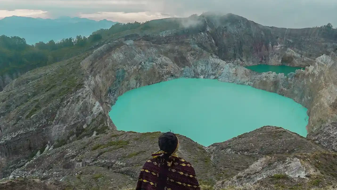 Fotografer di Viewpoint Danau Kelimutu Flores | Labuan Bajo Productions