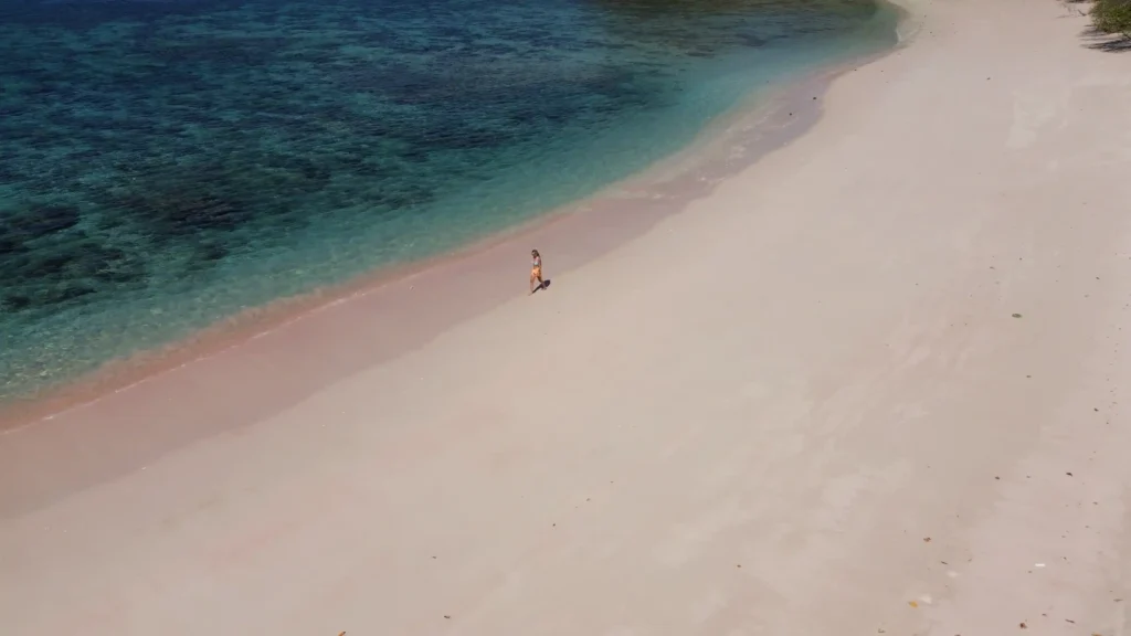 Videografer di Pink Beach | Labuan Bajo Productions