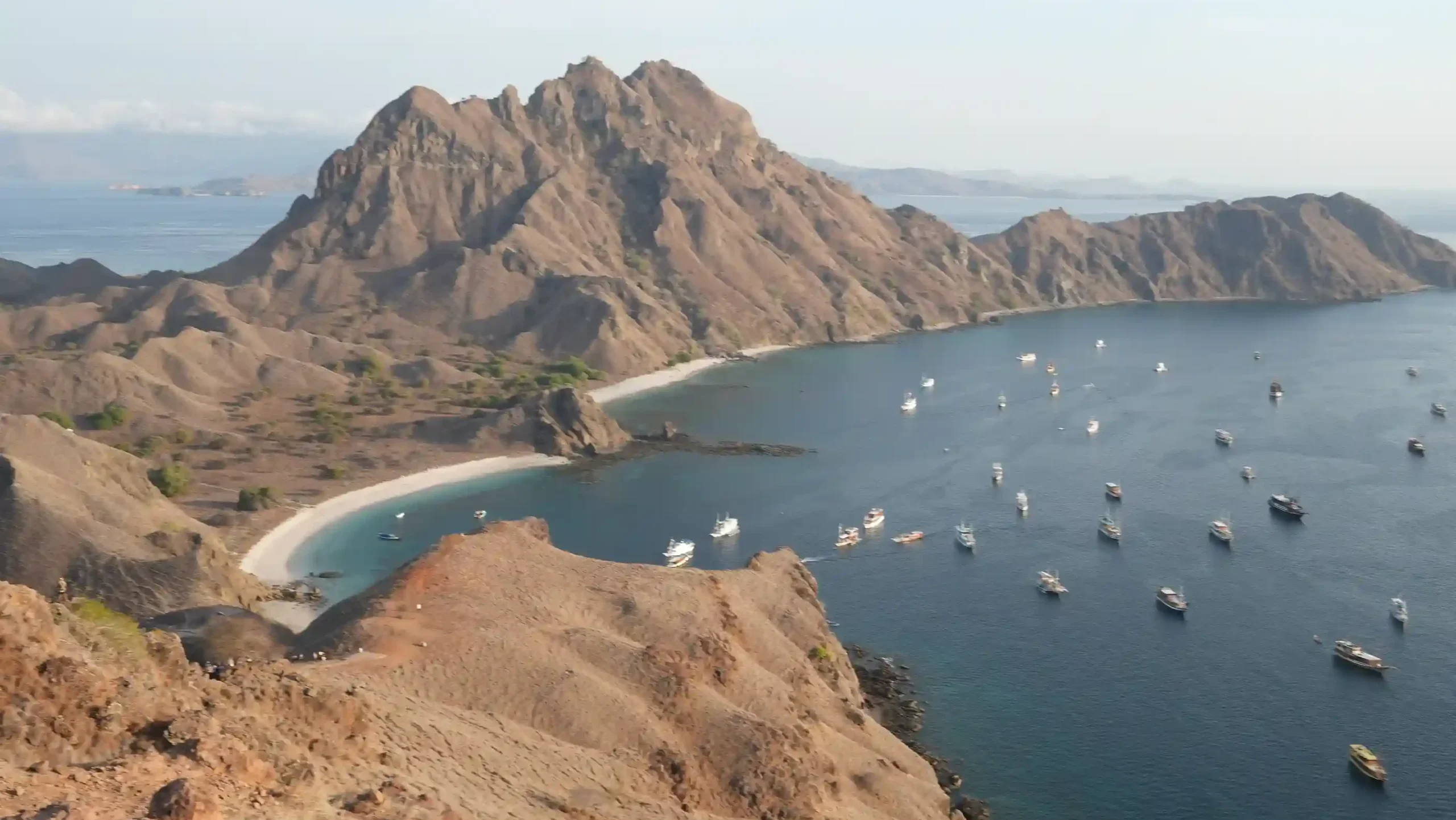 Fotografer Outdoor di Labuan Bajo | Labuan Bajo Productions