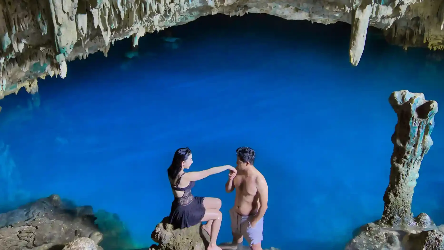 Momen bersama Pasangan di Goa Rangko | Labuan Bajo Productions