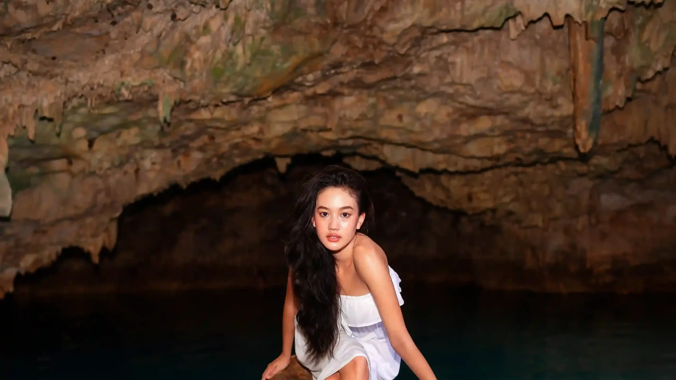 Fotografer di Goa Rangko | Labuan Bajo Productions