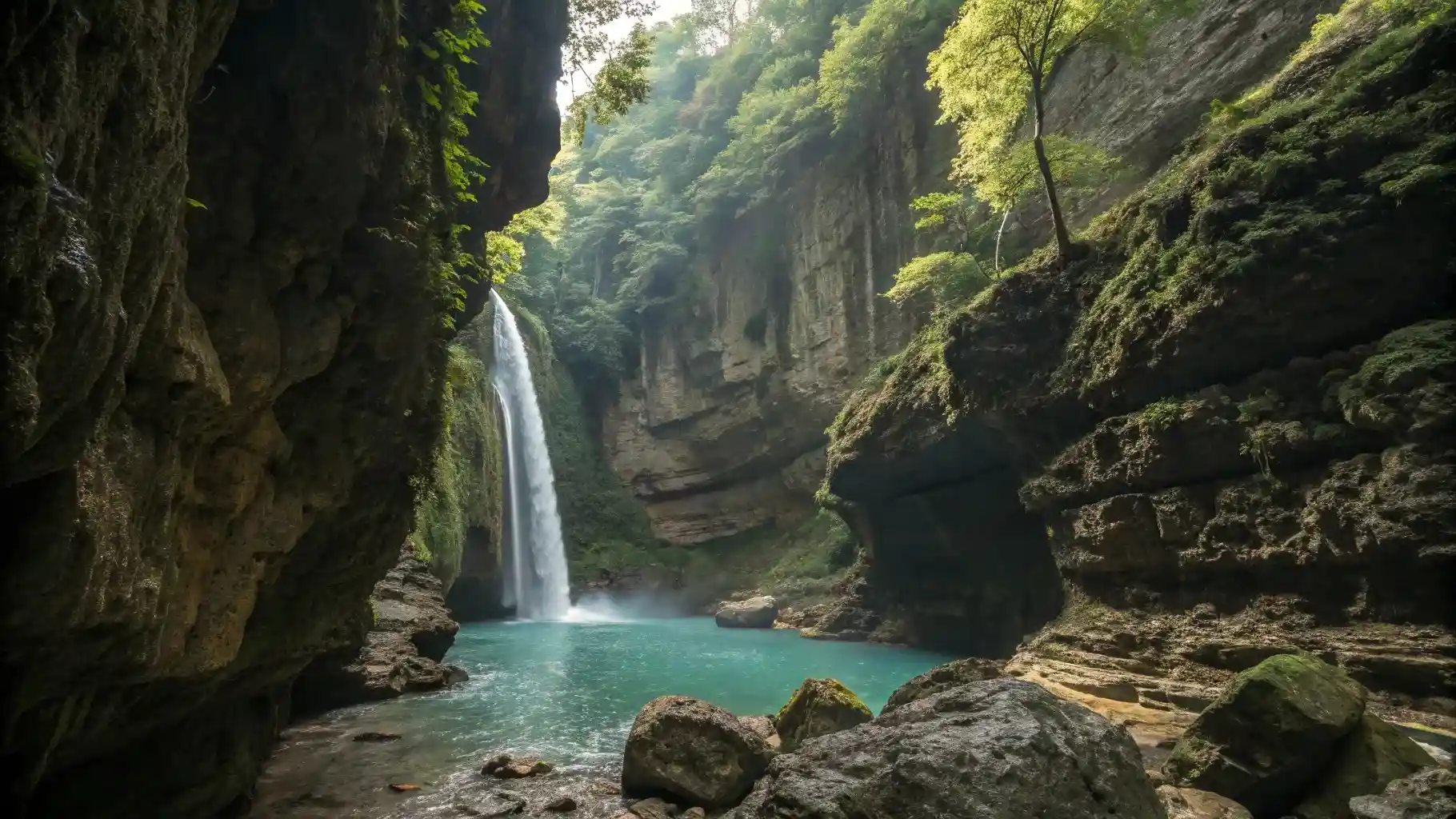 Fotografer di Air Terjun Cunca Wulang | Labuan Bajo Productions