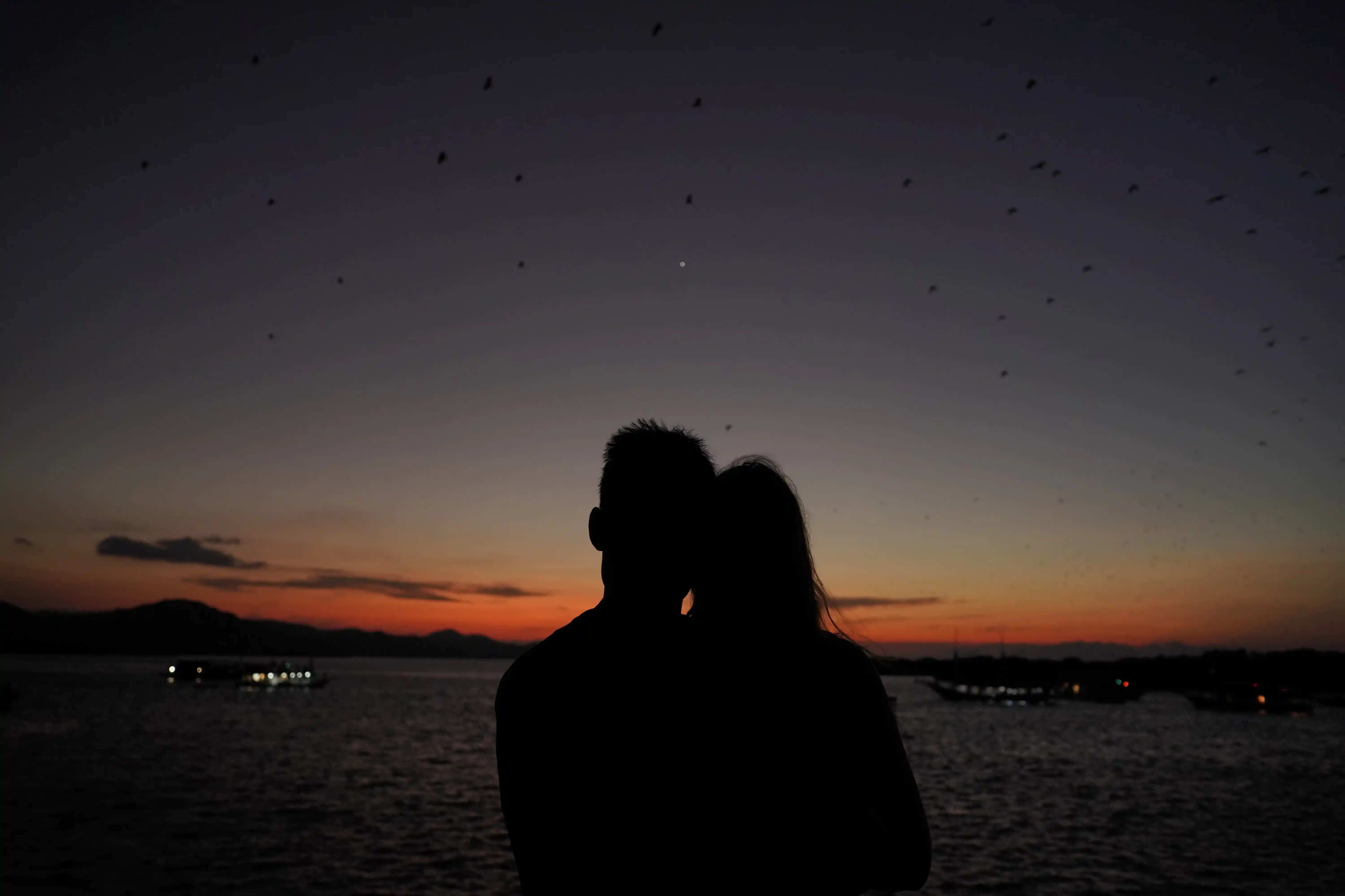 Golden Hour vs Blue Hour di Labuan Bajo: Mana yang Lebih Bagus untuk Foto?