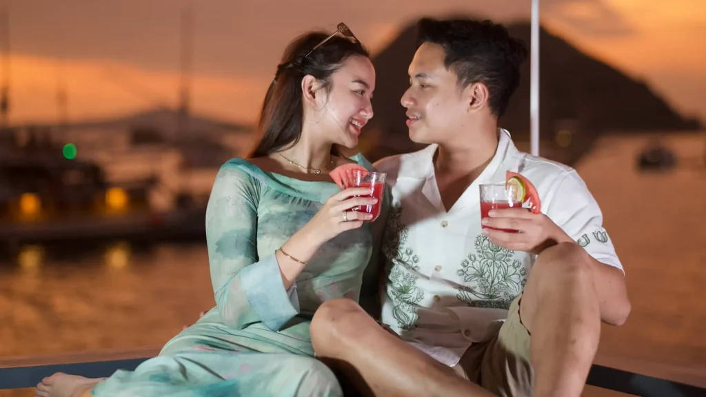 Outfit Foto Saat Sunset di Labuan Bajo | Paket Dokumentasi Trip Labuan Bajo Labuan Bajo Productions
