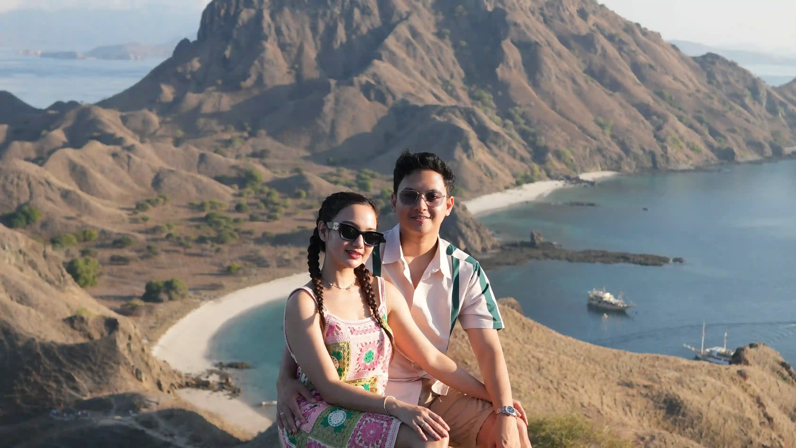 Outfit Foto di Labuan Bajo | Paket Dokumentasi Trip Labuan Bajo | Labuan Bajo Productions