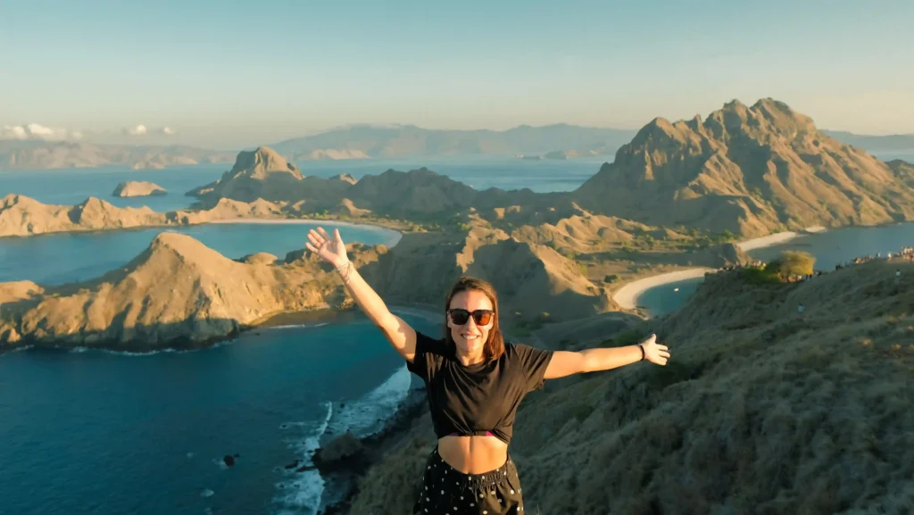 Ide Pose Foto di Pulau Padar Labuan Bajo | Paket Dokumentasi Trip Labuan Bajo | Labuan Bajo Productions