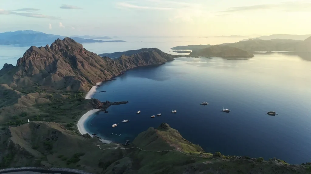 Pulau Padar Labuan Bajo | Paket Dokumentasi Trip Labuan Bajo | Labuan Bajo Productions