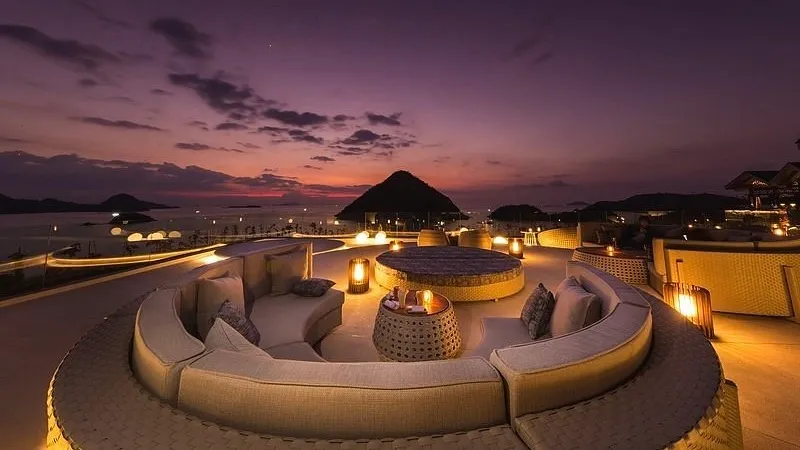 Unique Rooftop Bar (Source: tripadvisor.co.id) | Paket Dokumentasi Trip Labuan Bajo
