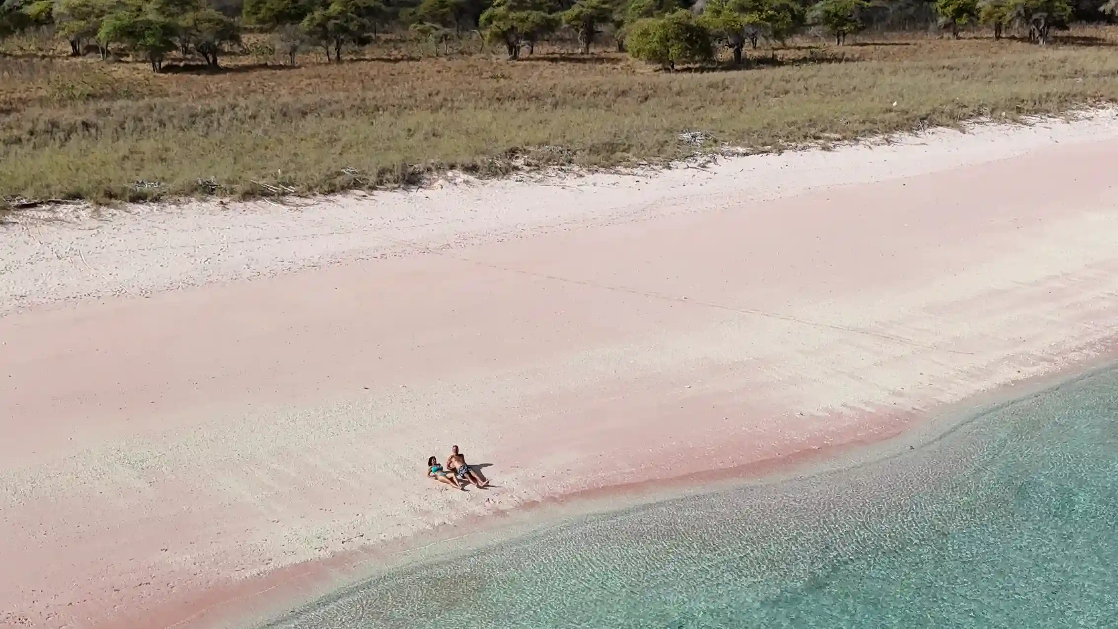 Pink Beach Labuan Bajo | Paket Dokumentasi Trip Labuan Bajo | Labuan Bajo Productions