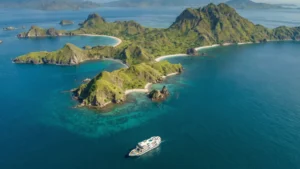 Dari Mata Lensa: Ultra-Luxury Superyacht Terbaik di Taman Nasional Komodo