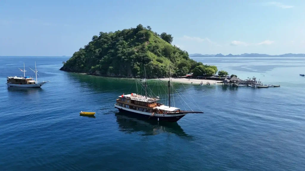 Cari Jasa Dokumentasi Island Hopping di Labuan Bajo? Ini Tips, Harga & Rekomendasinya!
