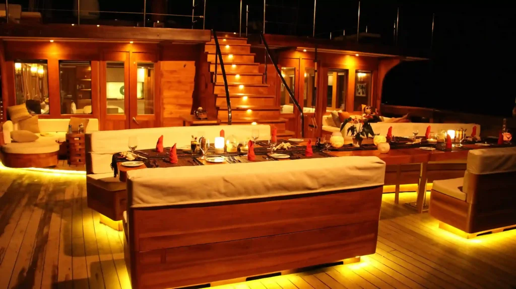 Sailing Tahun Baru di Labuan Bajo | Labuan Bajo Productions